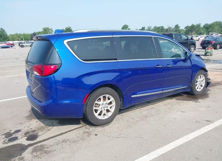 Photo 4 of 2020 Chrysler Pacifica TOURING L (VIN 2C4RC1BG2LR284367)