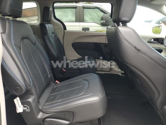 Photo 4 of 2021 CHRYSLER PACIFICA TOURING L (VIN 2C4RC1BG2MR576201)