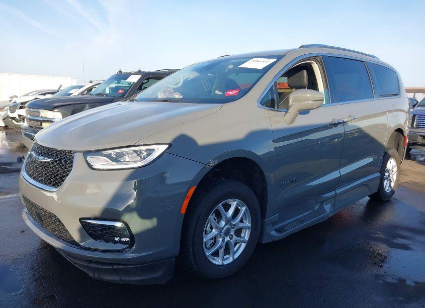 Photo 2 of 2021 Chrysler Pacifica TOURING L (VIN 2C4RC1BG2MR602344)