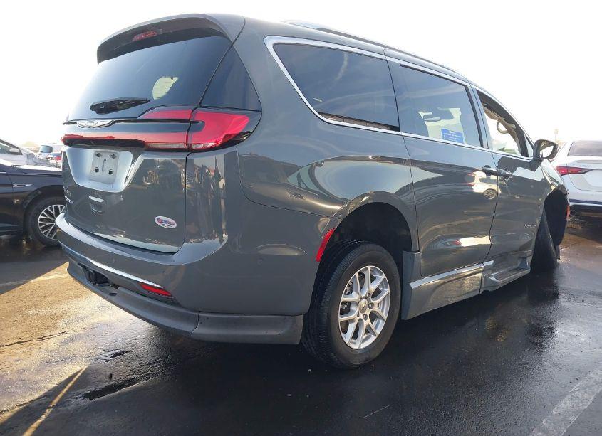 Photo 4 of 2021 Chrysler Pacifica TOURING L (VIN 2C4RC1BG2MR602344)