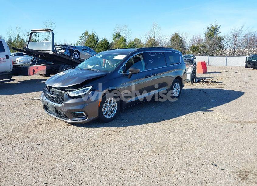 Photo 2 of 2022 Chrysler Pacifica TOURING L (VIN 2C4RC1BG2NR114920)