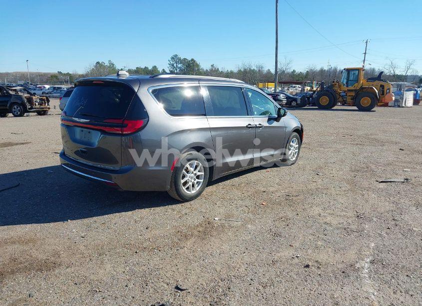 Photo 4 of 2022 Chrysler Pacifica TOURING L (VIN 2C4RC1BG2NR114920)