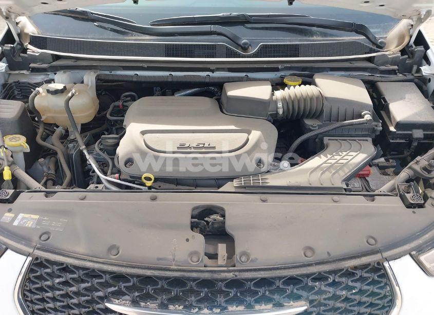 Photo 10 of 2022 Chrysler Pacifica TOURING L (VIN 2C4RC1BG2NR162627)