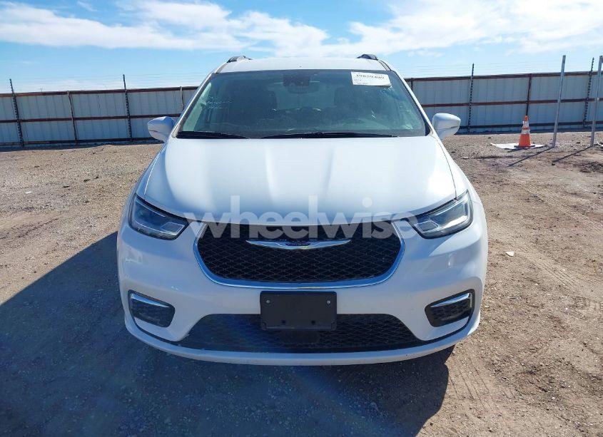 Photo 12 of 2022 Chrysler Pacifica TOURING L (VIN 2C4RC1BG2NR162627)
