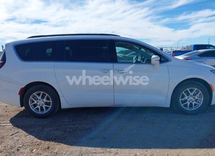 Photo 13 of 2022 Chrysler Pacifica TOURING L (VIN 2C4RC1BG2NR162627)