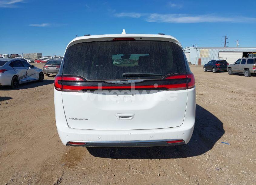 Photo 16 of 2022 Chrysler Pacifica TOURING L (VIN 2C4RC1BG2NR162627)