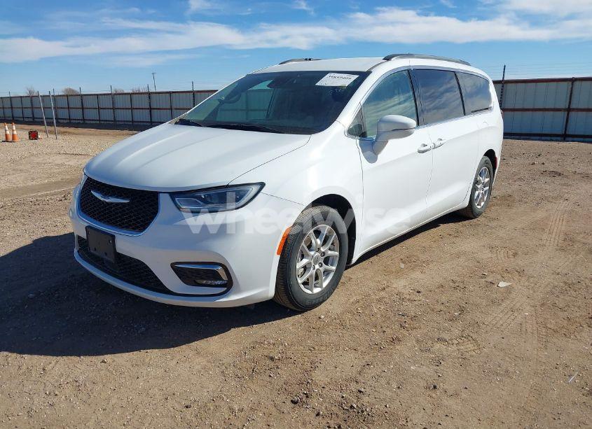 Photo 2 of 2022 Chrysler Pacifica TOURING L (VIN 2C4RC1BG2NR162627)