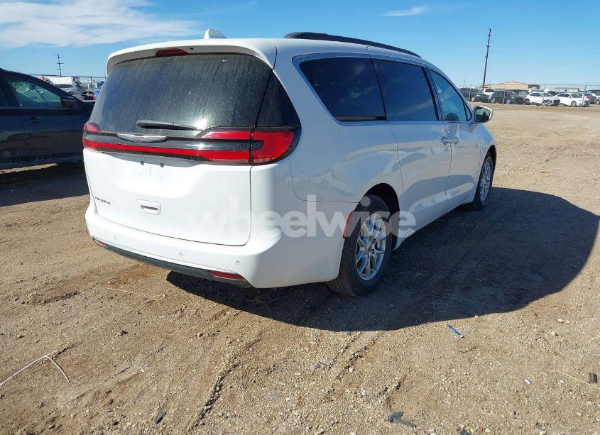 Photo 4 of 2022 Chrysler Pacifica TOURING L (VIN 2C4RC1BG2NR162627)