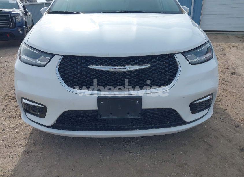 Photo 6 of 2022 Chrysler Pacifica TOURING L (VIN 2C4RC1BG2NR162627)