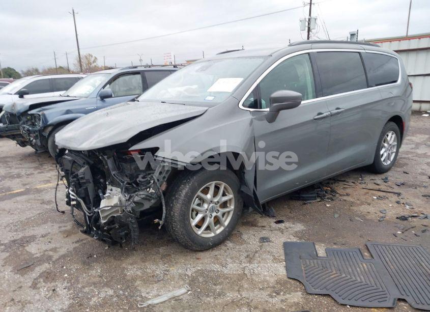 Photo 2 of 2022 Chrysler Pacifica TOURING L (VIN 2C4RC1BG2NR168105)
