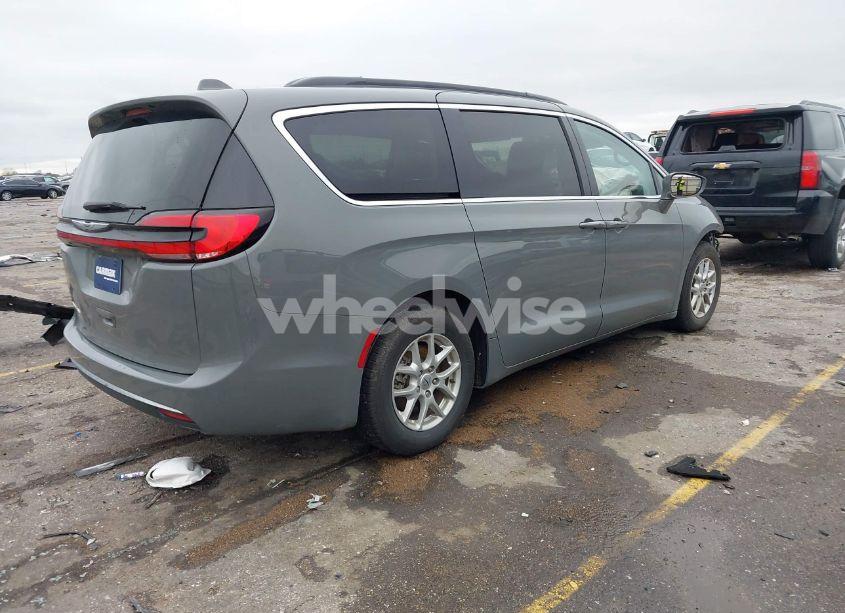 Photo 4 of 2022 Chrysler Pacifica TOURING L (VIN 2C4RC1BG2NR168105)