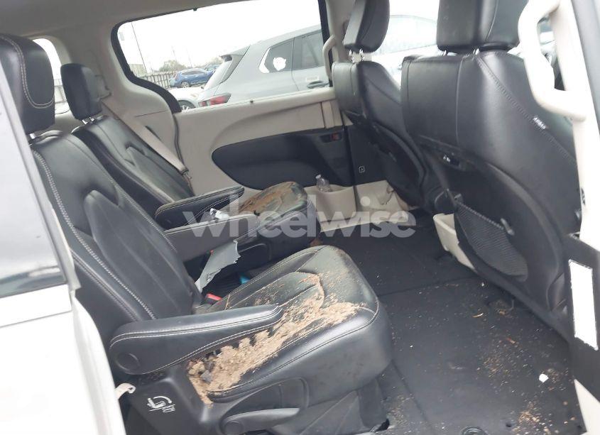 Photo 8 of 2022 Chrysler Pacifica TOURING L (VIN 2C4RC1BG2NR168105)