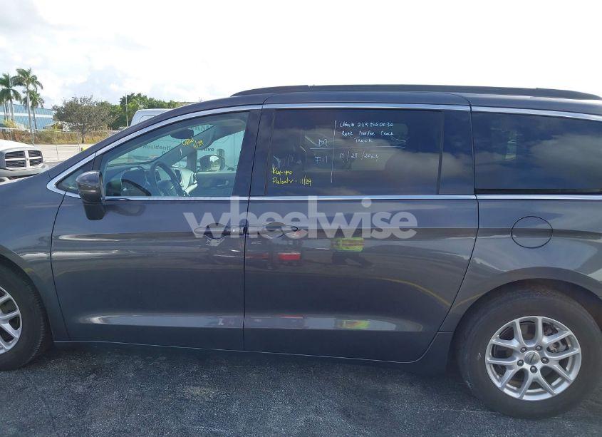 Photo 15 of 2022 Chrysler Pacifica TOURING L (VIN 2C4RC1BG2NR168539)