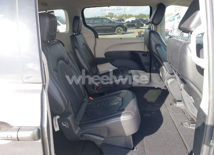 Photo 8 of 2022 Chrysler Pacifica TOURING L (VIN 2C4RC1BG2NR168539)