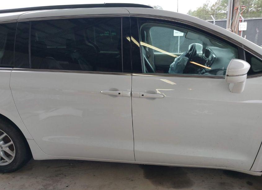 Photo 13 of 2022 Chrysler Pacifica TOURING L (VIN 2C4RC1BG2NR199287)