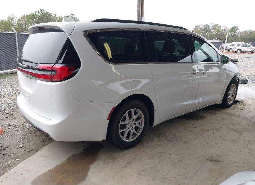 Photo 4 of 2022 Chrysler Pacifica TOURING L (VIN 2C4RC1BG2NR199287)