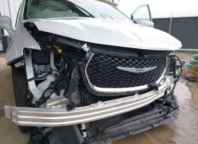 Photo 6 of 2022 Chrysler Pacifica TOURING L (VIN 2C4RC1BG2NR199287)