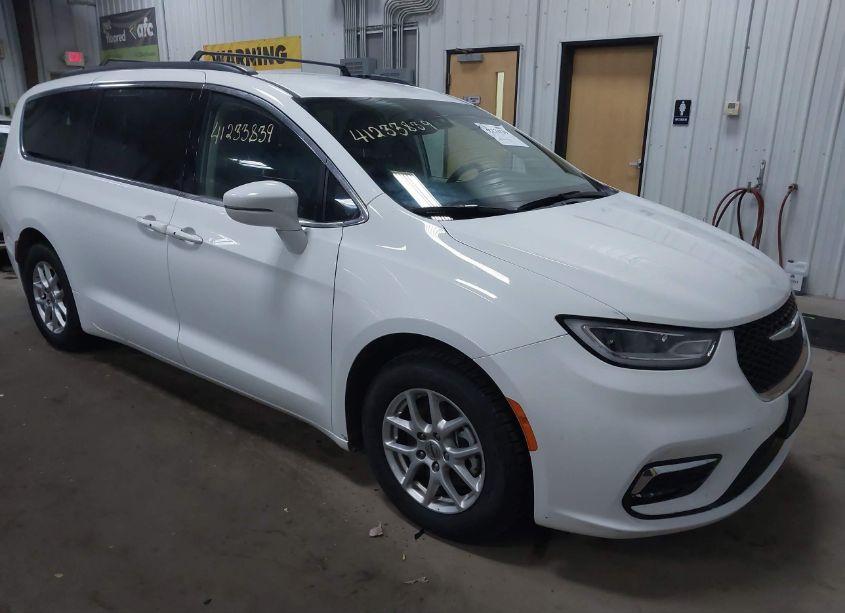 2022 Chrysler Pacifica TOURING L (VIN 2C4RC1BG2NR234247) main photo