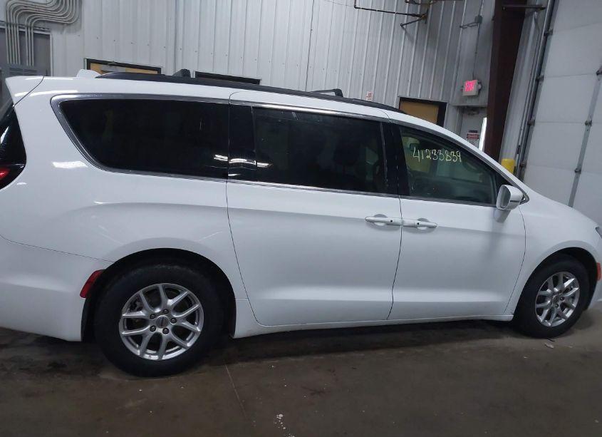 Photo 13 of 2022 Chrysler Pacifica TOURING L (VIN 2C4RC1BG2NR234247)