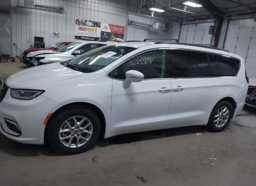 Photo 14 of 2022 Chrysler Pacifica TOURING L (VIN 2C4RC1BG2NR234247)