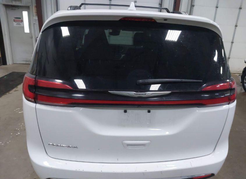 Photo 16 of 2022 Chrysler Pacifica TOURING L (VIN 2C4RC1BG2NR234247)