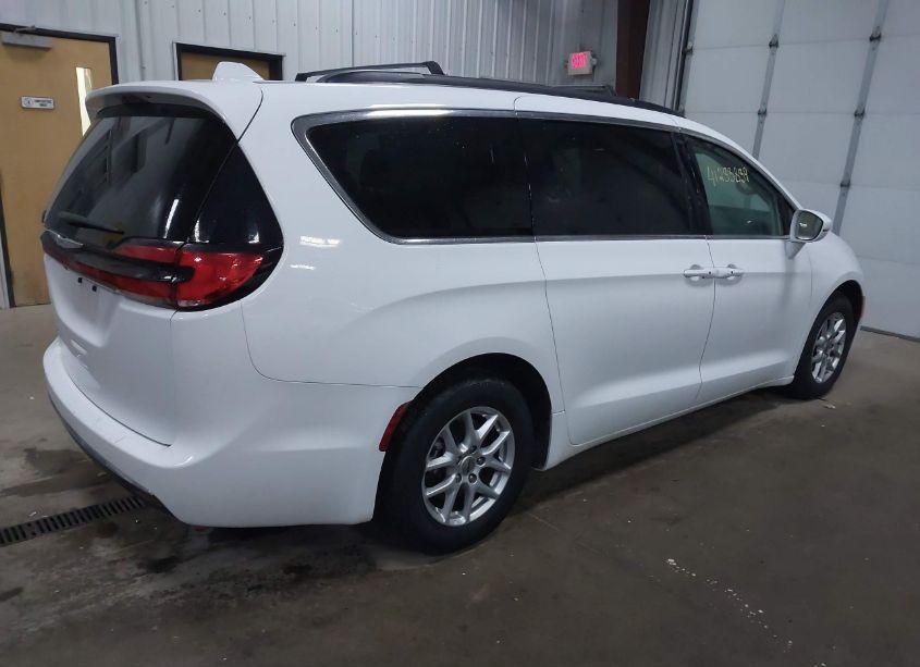 Photo 4 of 2022 Chrysler Pacifica TOURING L (VIN 2C4RC1BG2NR234247)