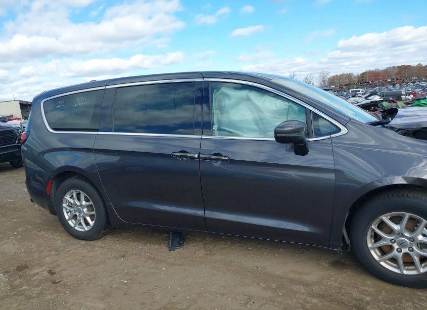 Photo 13 of 2023 Chrysler Pacifica TOURING L (VIN 2C4RC1BG2PR514561)