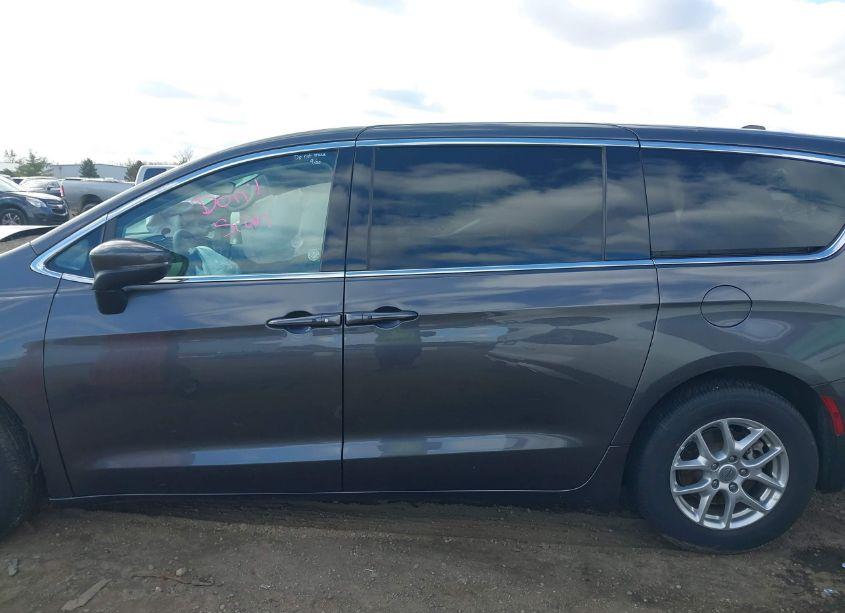 Photo 14 of 2023 Chrysler Pacifica TOURING L (VIN 2C4RC1BG2PR514561)