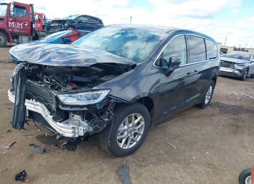 Photo 2 of 2023 Chrysler Pacifica TOURING L (VIN 2C4RC1BG2PR514561)