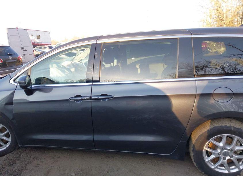 Photo 14 of 2023 Chrysler Pacifica TOURING L (VIN 2C4RC1BG2PR514687)