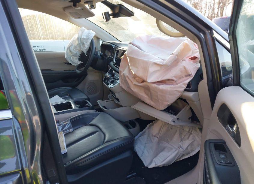 Photo 5 of 2023 Chrysler Pacifica TOURING L (VIN 2C4RC1BG2PR514687)