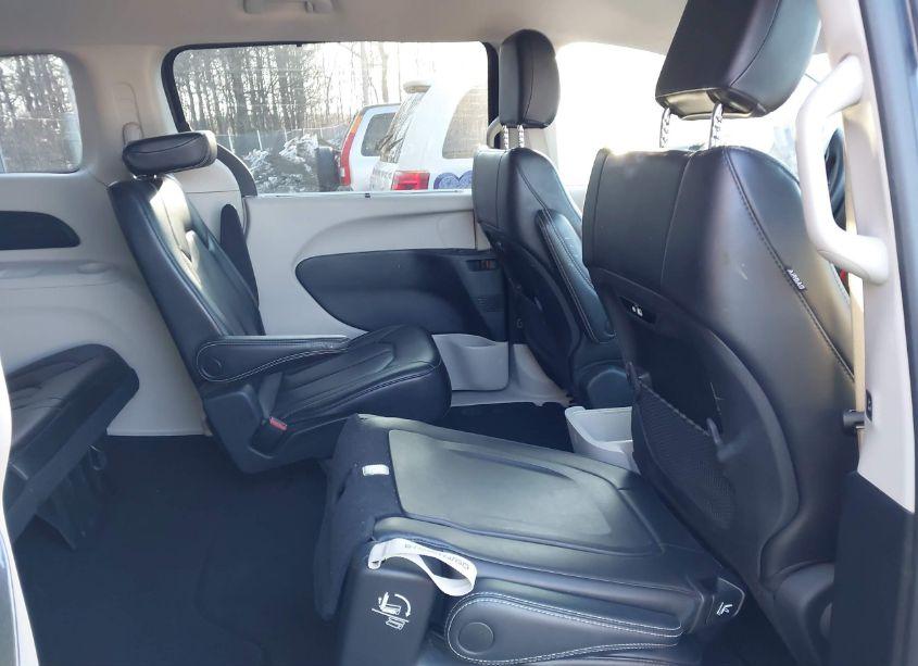 Photo 8 of 2023 Chrysler Pacifica TOURING L (VIN 2C4RC1BG2PR514687)