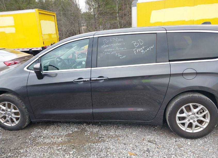 Photo 14 of 2023 Chrysler Pacifica TOURING L (VIN 2C4RC1BG2PR530579)