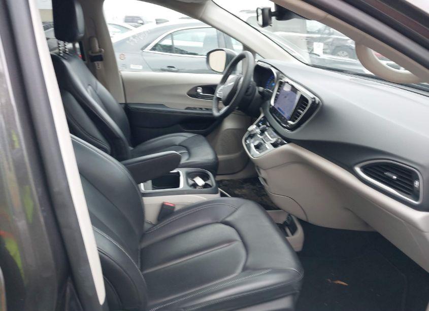 Photo 5 of 2023 Chrysler Pacifica TOURING L (VIN 2C4RC1BG2PR530579)