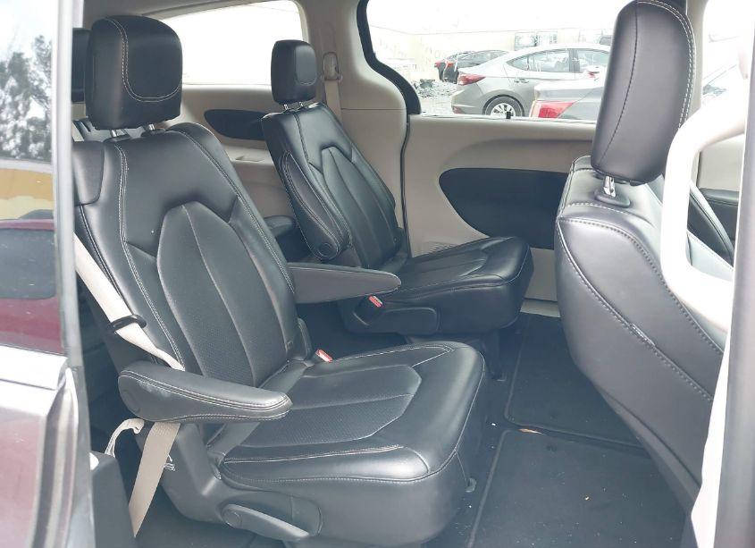 Photo 8 of 2023 Chrysler Pacifica TOURING L (VIN 2C4RC1BG2PR530579)