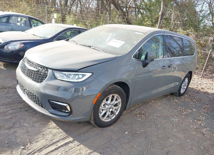 Photo 2 of 2023 Chrysler Pacifica TOURING L (VIN 2C4RC1BG2PR546538)