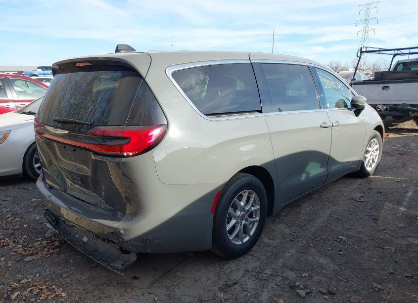 Photo 4 of 2023 Chrysler Pacifica TOURING L (VIN 2C4RC1BG2PR546538)