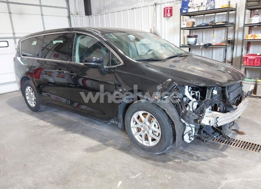 2024 Chrysler Pacifica TOURING L (VIN 2C4RC1BG2RR187100) main photo