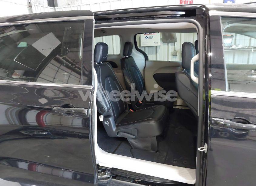 Photo 8 of 2024 Chrysler Pacifica TOURING L (VIN 2C4RC1BG2RR187100)