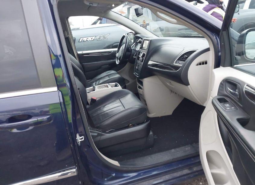 Photo 5 of 2013 Chrysler Town & COUNTRY TOURING (VIN 2C4RC1BG3DR558550)