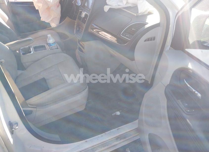 Photo 5 of 2013 Chrysler Town & COUNTRY TOURING (VIN 2C4RC1BG3DR570729)