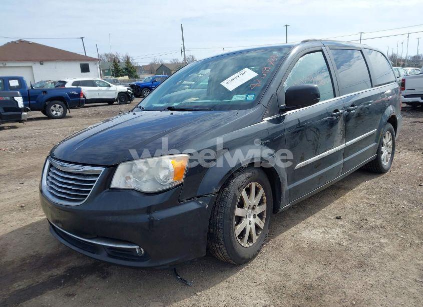 Photo 2 of 2013 Chrysler Town & COUNTRY TOURING (VIN 2C4RC1BG3DR792509)