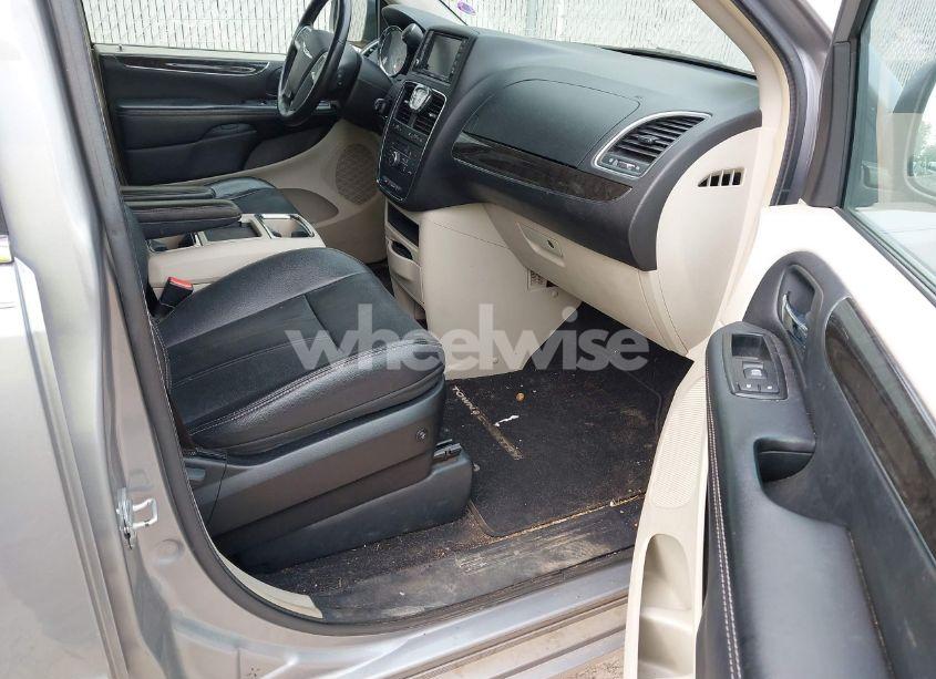 Photo 5 of 2014 Chrysler Town & COUNTRY TOURING (VIN 2C4RC1BG3ER144198)