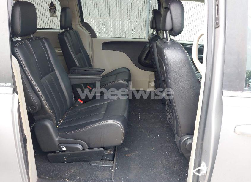 Photo 8 of 2014 Chrysler Town & COUNTRY TOURING (VIN 2C4RC1BG3ER144198)