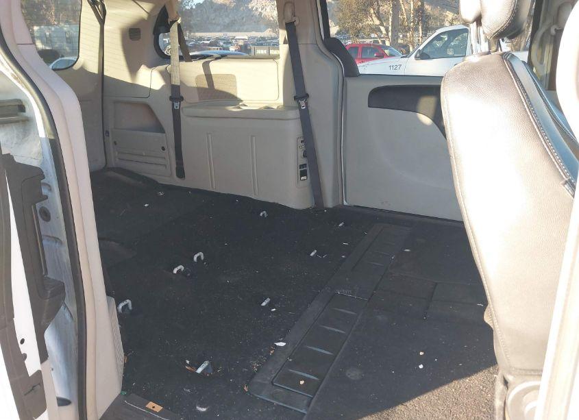 Photo 8 of 2014 Chrysler Town & COUNTRY TOURING (VIN 2C4RC1BG3ER211978)