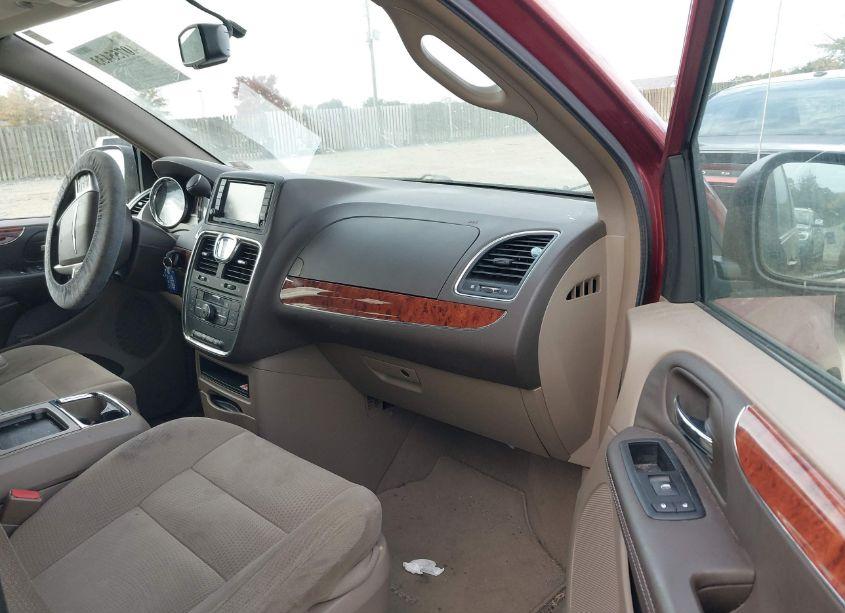 Photo 5 of 2014 Chrysler Town & COUNTRY TOURING (VIN 2C4RC1BG3ER228179)