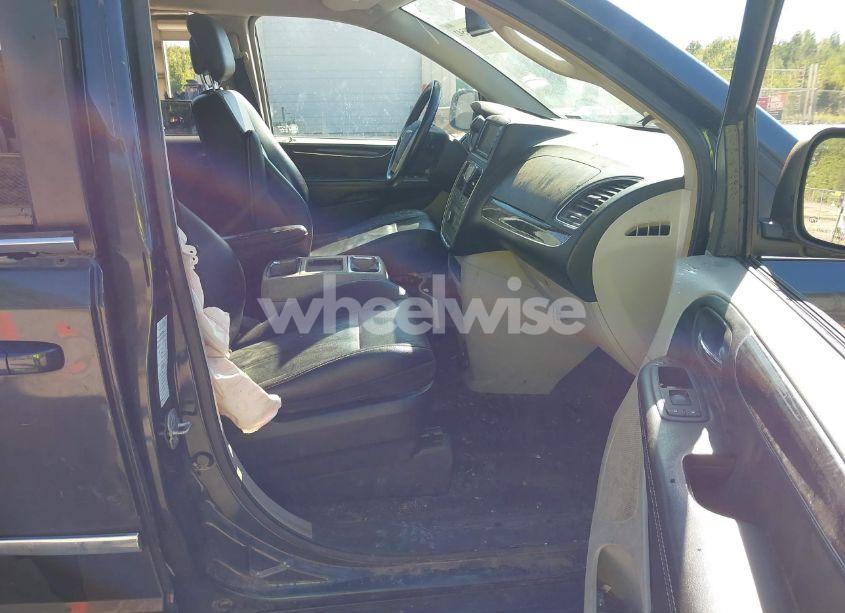 Photo 5 of 2014 Chrysler Town & COUNTRY TOURING (VIN 2C4RC1BG3ER242681)