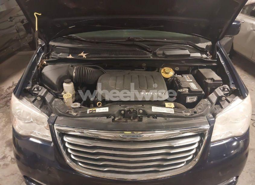 Photo 10 of 2014 Chrysler Town & COUNTRY TOURING (VIN 2C4RC1BG3ER255821)