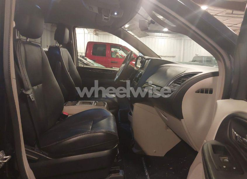 Photo 5 of 2014 Chrysler Town & COUNTRY TOURING (VIN 2C4RC1BG3ER255821)