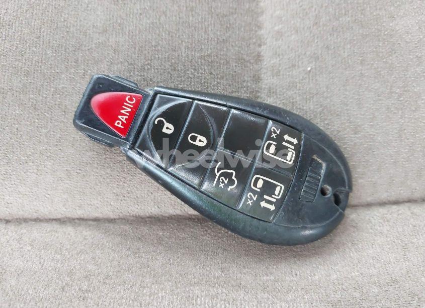 Photo 11 of 2014 Chrysler Town & COUNTRY TOURING (VIN 2C4RC1BG3ER346779)